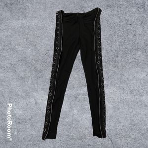 Bebe skinny pants/leggings with ring detail